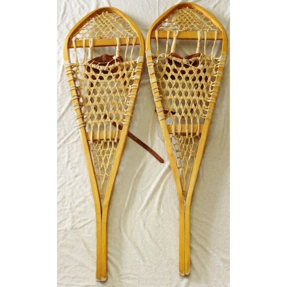 Vintage Traditional Snowshoes Quebec Canada Wood and Rawhide 12 x 42 Gros Louis - Picture 5 of 5